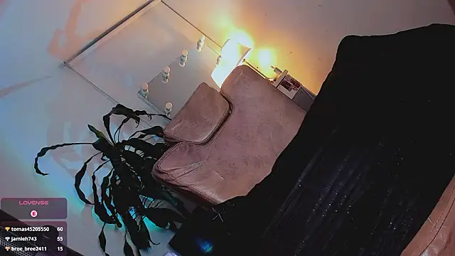 azulawitch666 webcam