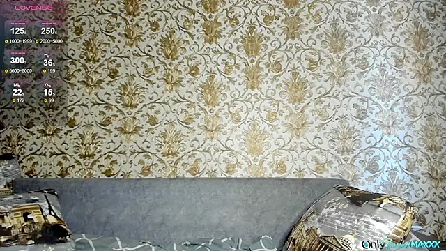 Maxhornyblondieman webcam