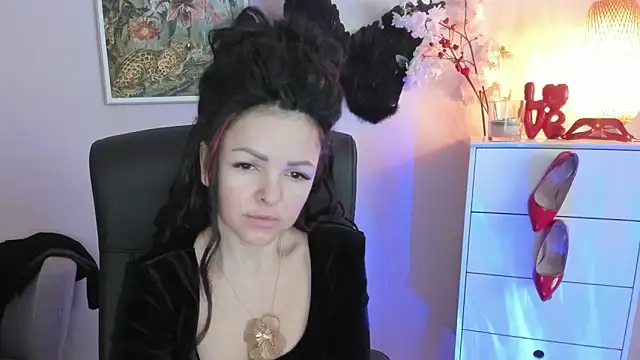 mollybloom40 - Mollybloom40's free webcam - UK Sex Cams