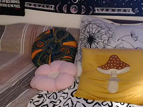 AlienforTwenty webcam