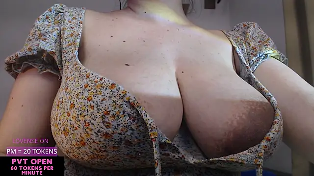 Velvetcrystall webcam