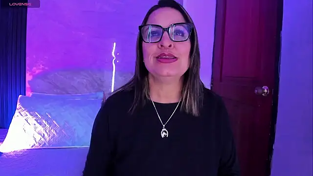 Agatha_Pleasure webcam