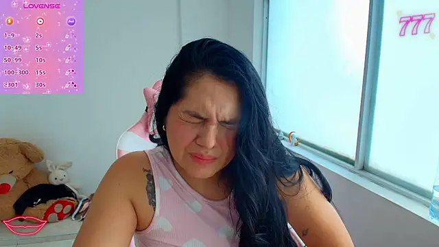 Danna_Saturnitee webcam