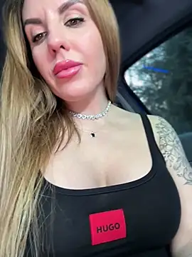 MilfNextDoor20 webcam