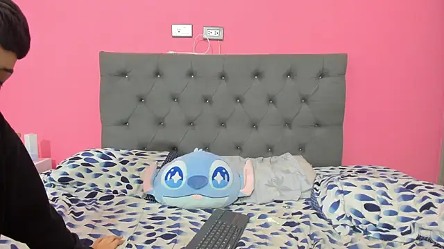 ariloe_quintero (G teen) - use strapon (fuck)