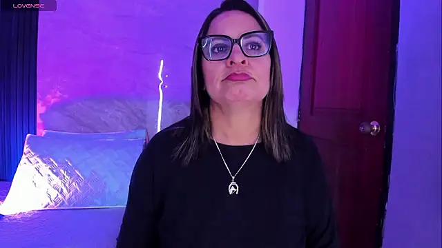 Agatha_Pleasure webcam