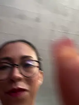 Emma__cumlovee webcam