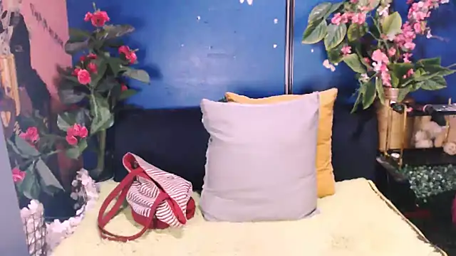 Littleindianmilf webcam