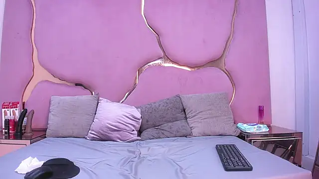 SweatedDelacroix webcam