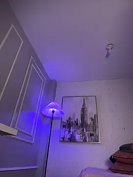 Webcam Model (HoneyMollyX)  is live.Free join now!