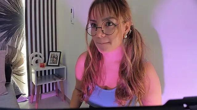 Samaantha-White webcam