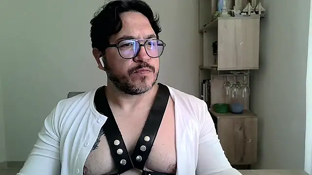 hiddenbear - HiddenBear's free webcam - UK Sex Cams