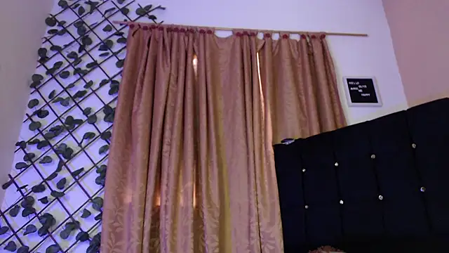 charlotte_brawn Live Webcam on Stripchat