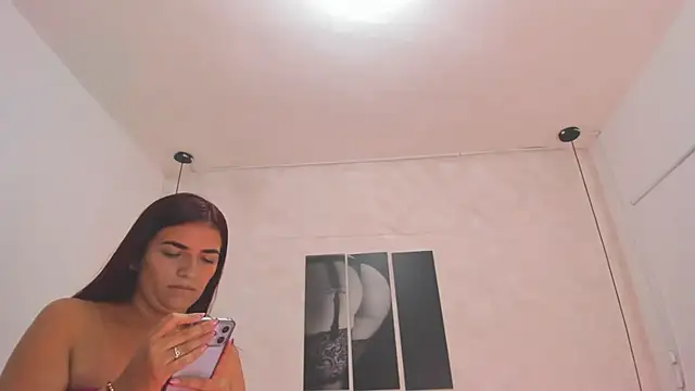 dakota_roussee webcam