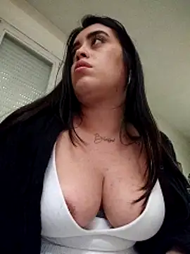 MissNyraSecret webcam