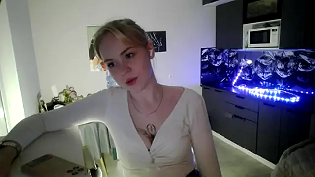 LunaPeony webcam