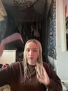 Webcam Model (bambibabyy)  is live.Free join now!