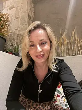 Webcam Model (VikaBunny1)  is live.Free join now!