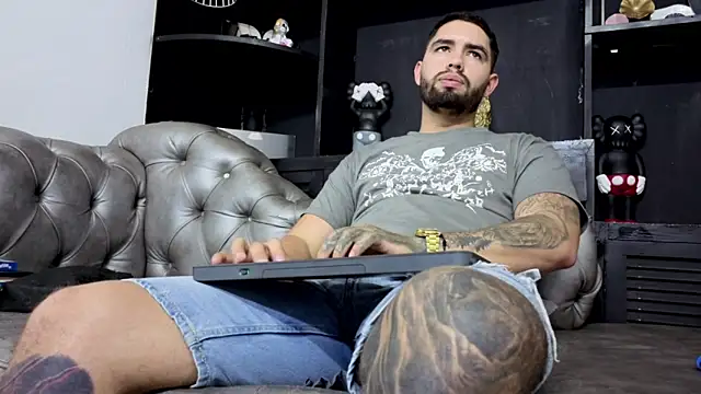 matteosantos - Matteosantos's free webcam - UK Sex Cams