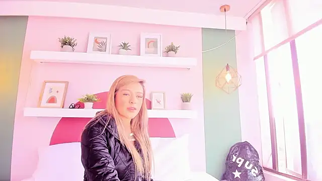 silvylaiton - SilvyLaiton's free webcam - UK Sex Cams