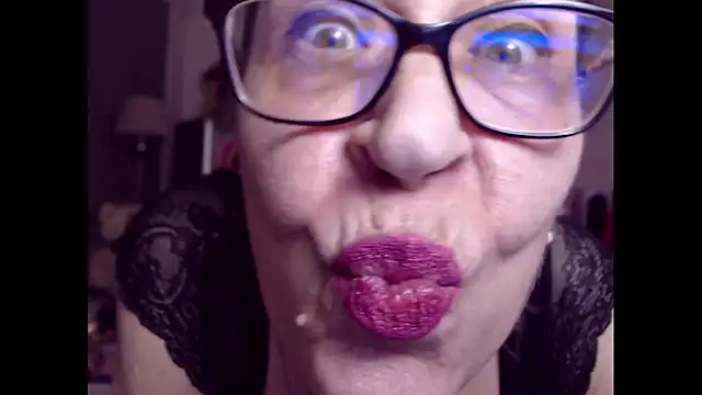 HornyMilf_555 webcam