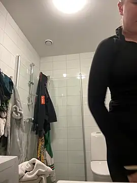 SwedishAstrid webcam