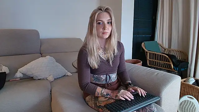 tattoobbgirl webcam