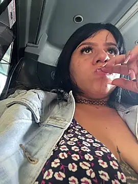 Luna_bigtitss777 webcam