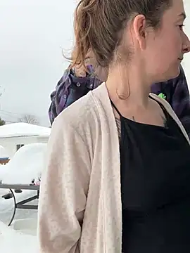 Mini_And_The_Bear webcam