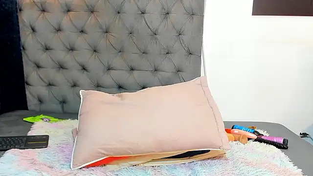 nahiroby_ebony webcam