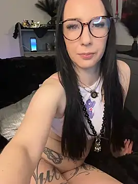 Webcam Model (Trixie-Tainted)  is live.Free join now!