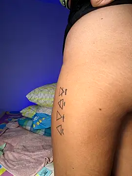 curly_girl_31 webcam