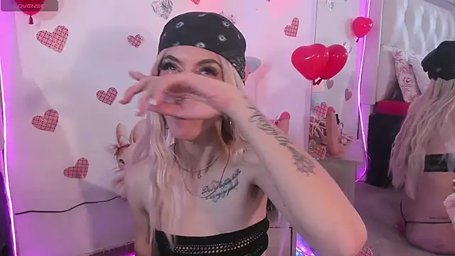 Darlyn_tenderhot__ webcam