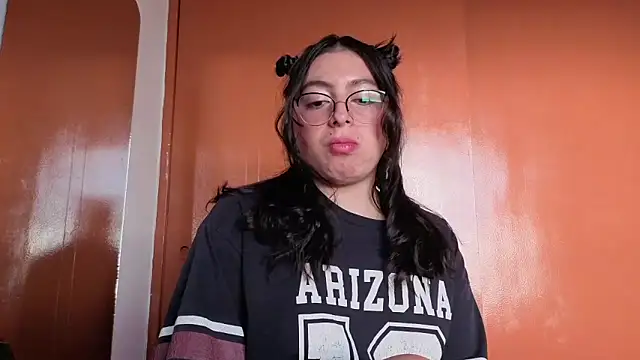 miakimky - MiaKimky's free webcam - UK Sex Cams