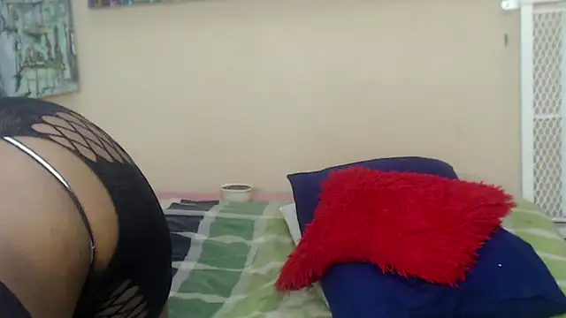 PreciousEbonyPearl webcam