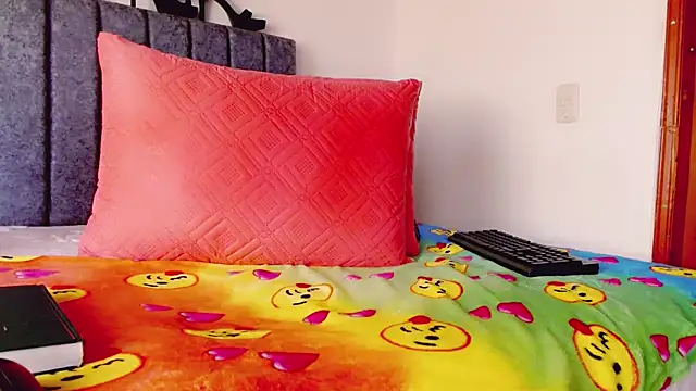 evolettee______ - Evolettee______'s free webcam - UK Sex Cams