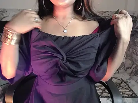 Naughtyy_stripgirl webcam