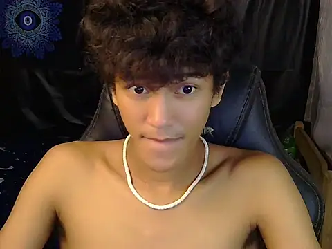 hugekenbigcock (M twink) - lets have fun and cum with together