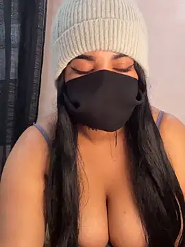 Nabila-hanouna webcam