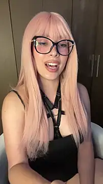 EmmaInPink webcam