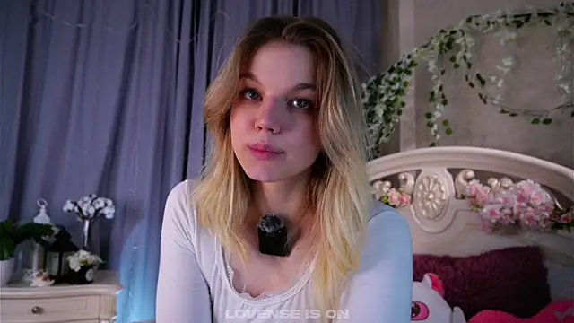 EdlinAlliston from StripChat is Freechat