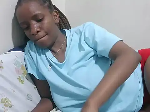 prettybeee - Prettybeee's free webcam - UK Sex Cams