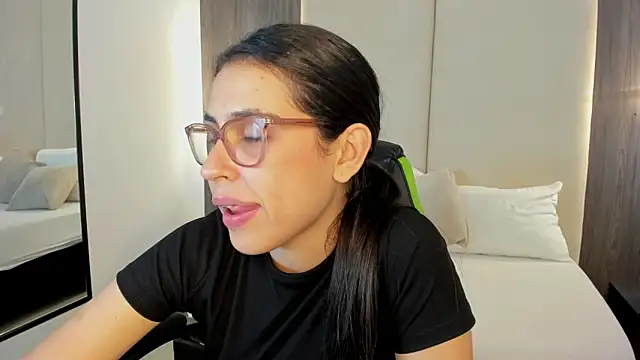 desireee_ - Desireee_'s free webcam - UK Sex Cams