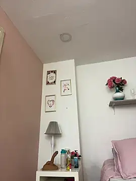 Webcam Model (LauraRaider) is live