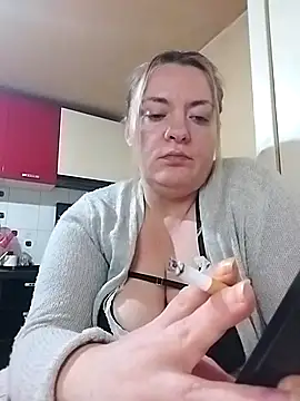 BigBoobsMia120 webcam