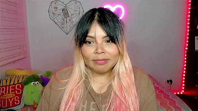 elliemoonx - EllieMoonX's free webcam - UK Sex Cams