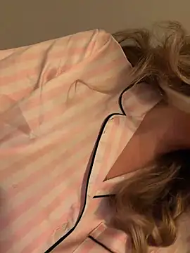 saliha_pinky_ webcam