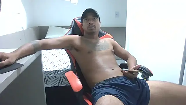 JUNINHOLEKEJR webcam