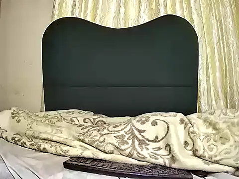 Exotic_FreakyQueen webcam