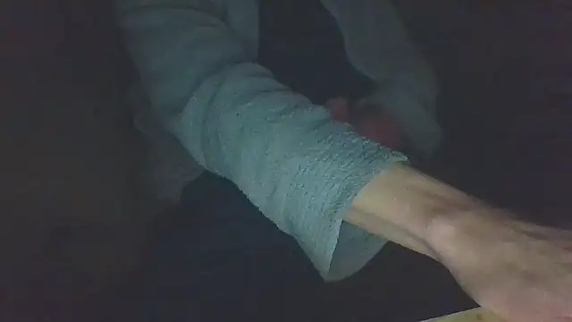 wolfihot33 - Wolfihot33's free webcam - UK Sex Cams